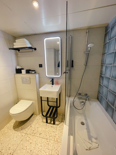 Bathroom 5, Hôtel de l'Espérance, Paris