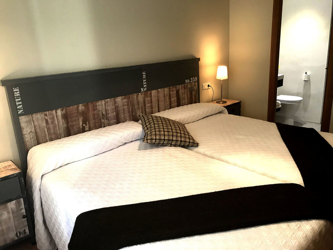 Bedroom 2, Valle de San Emiliano, León