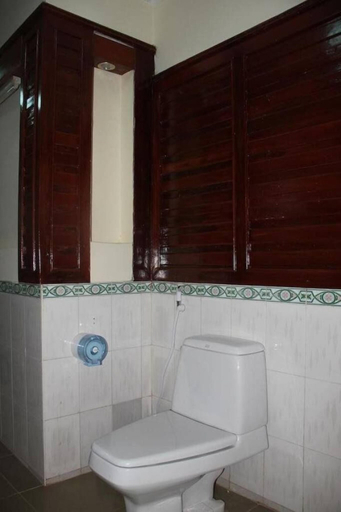 Bathroom 3, Hsaung Thazin Hotel Pyin Oo Lwin, Mandalay
