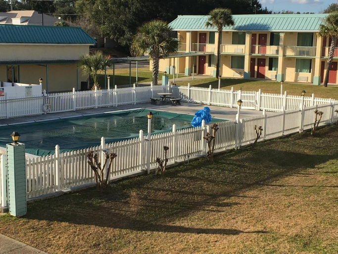 Exterior & Views 2, Garden Inn & Suites, Escambia