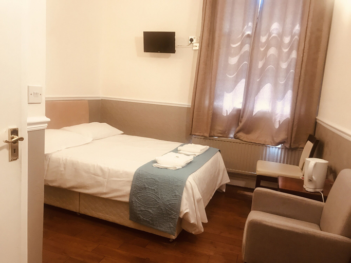 Bedroom 2, Tourian Lounge Hotel, London