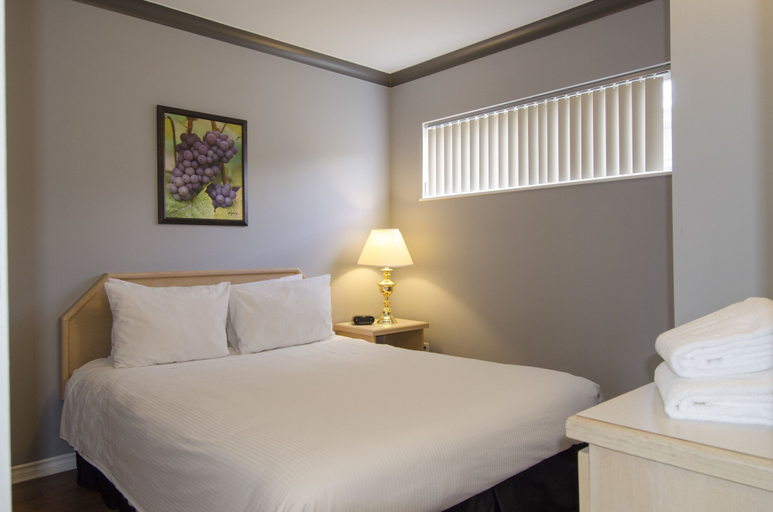 Bedroom 3, Tiki Shores Inn & Suites, Okanagan-Similkameen