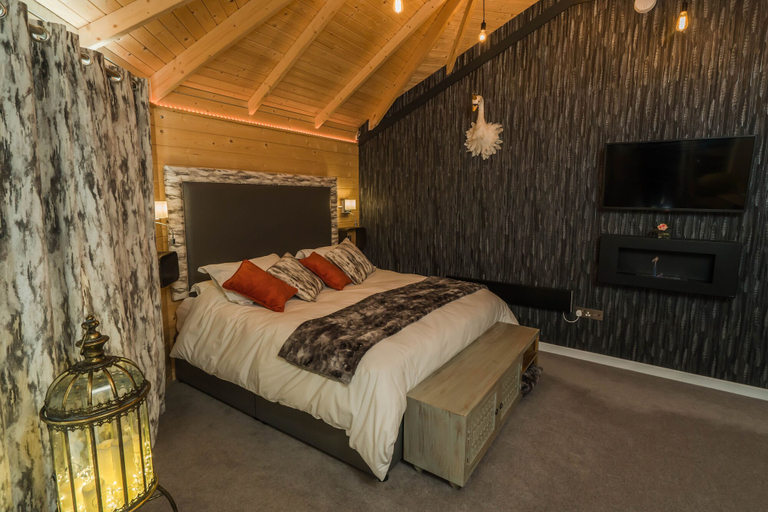 Bedroom 3, Dunroamin Lodges, Stirling