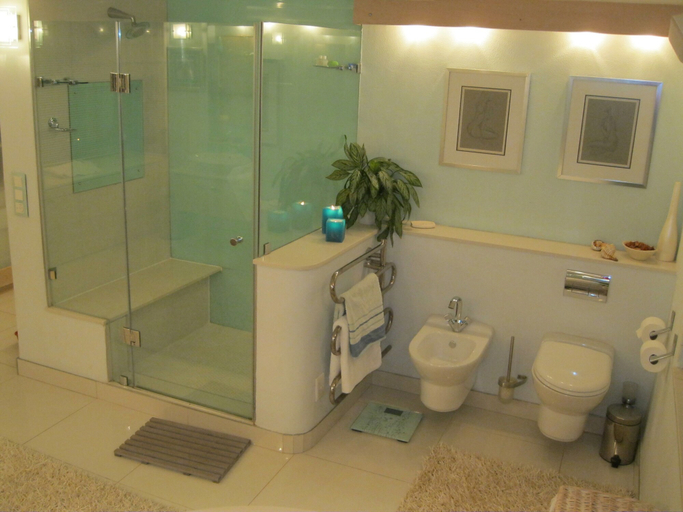 Bathroom 5, 185 on Beach Boutique Suites and Apartments, City of Cape Town