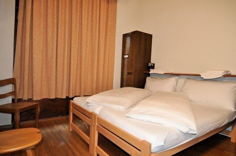Bedroom 2, Wolf, Goms