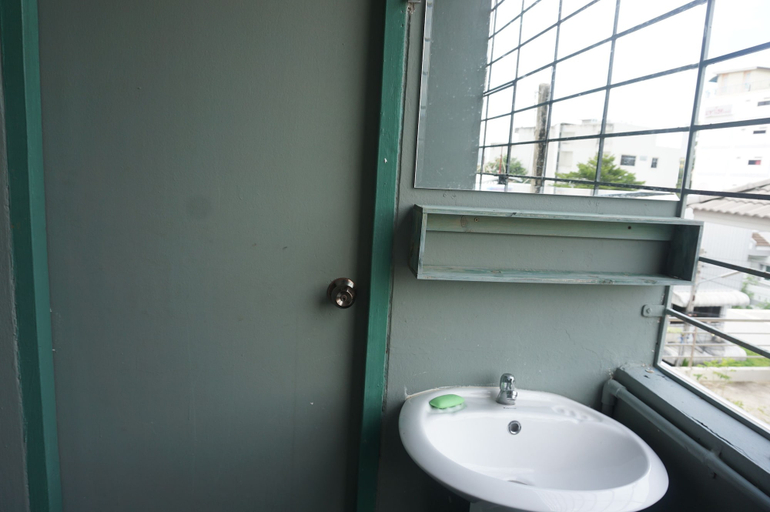 Bathroom 4, Sukjai Homestay, Hat Yai