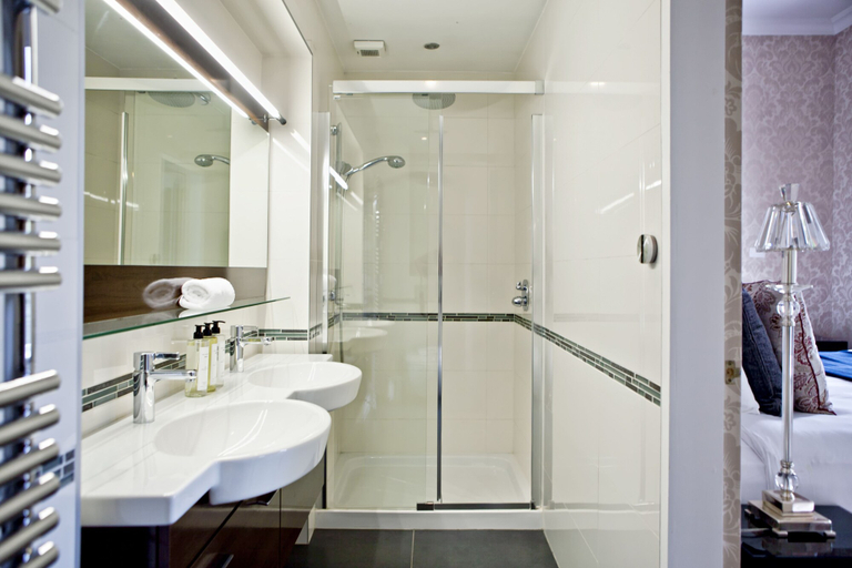 Bathroom 3, The Bono Suite- hiphipstay, Dublin