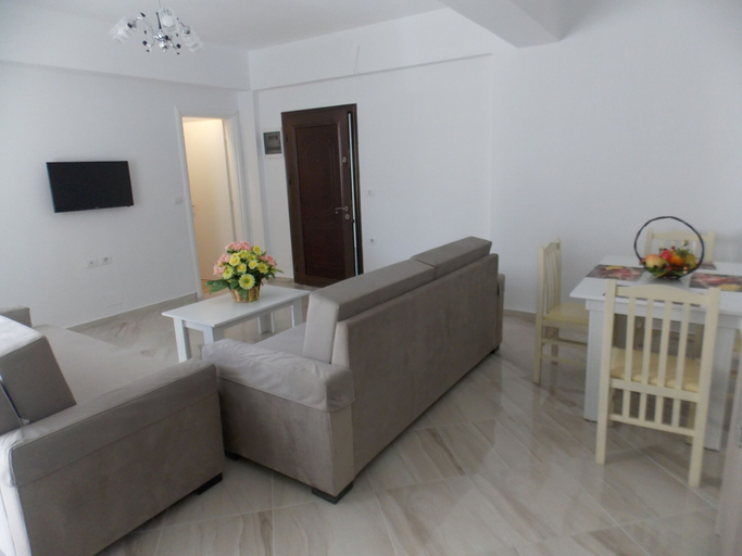 Others 5, Zeta's Apartments, Sarandës
