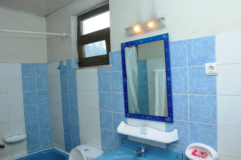 Bathroom 3, Yeka Guest House, Addis Abeba