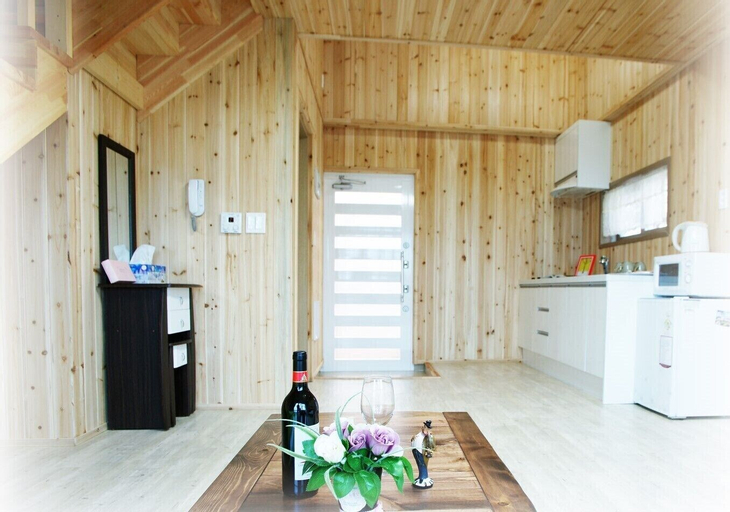 Five Finger Pension, Jeju