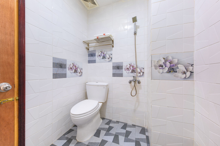 Bathroom 5, Odessa Hotel, Nha Trang