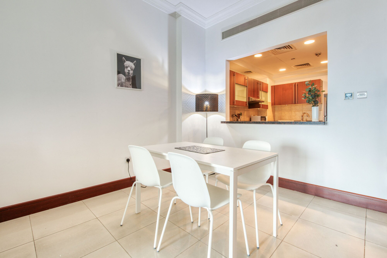 In-room dining, R&H Goldenmile Palm, Dubai
