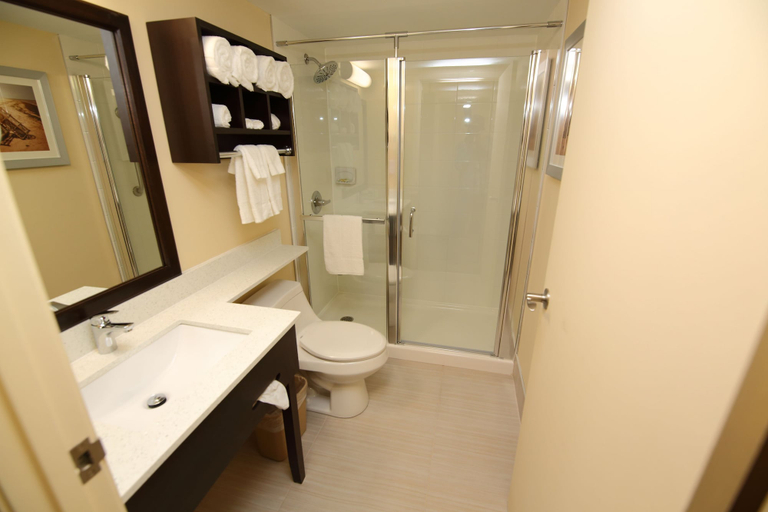 Bathroom 3, Quality Inn & Suites Bathurst, Gloucester