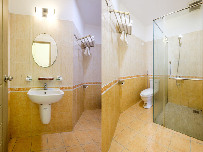 Bathroom 3, Coop's Hotel & Apartments, Da Nang