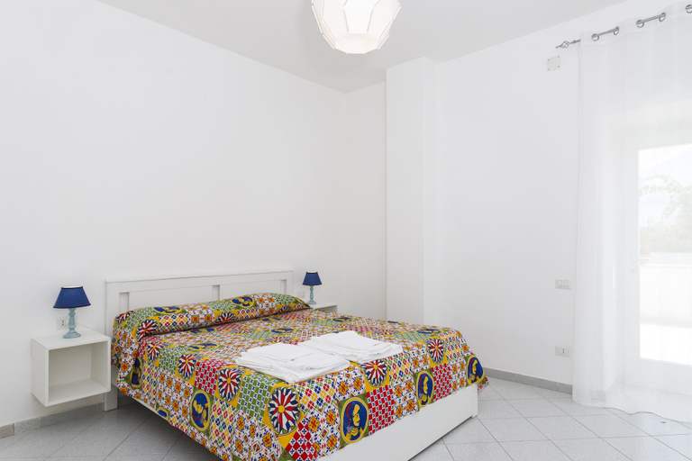 Bedroom 2, La casa sul faro, Napoli