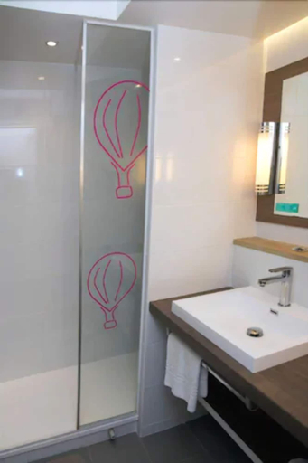 Bathroom 4, Mercure Vienne Sud Chanas Hotel, Isère