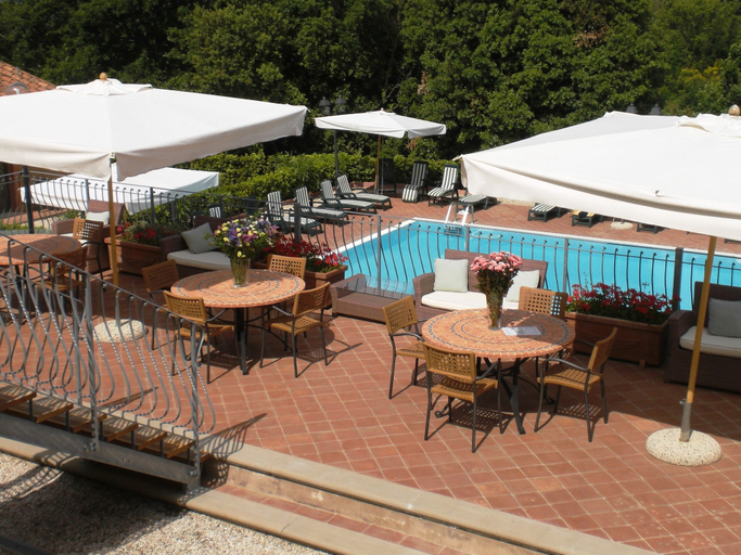 Food & Drinks, Residence con piscina a Monteverdi, Pisa