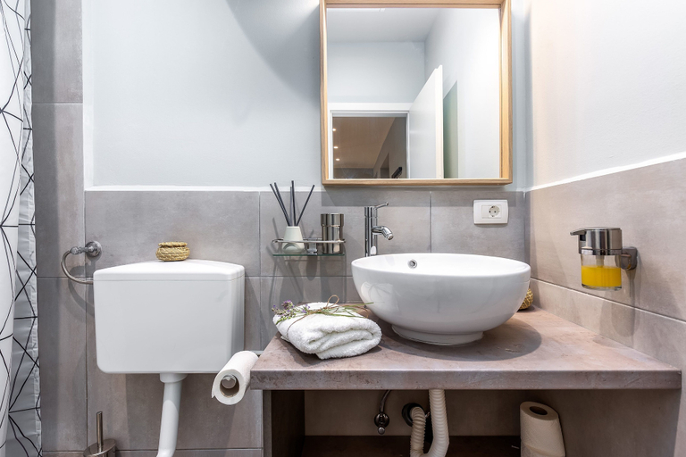 Bathroom 4, Deluxe Adria Square Studios, Rijeka