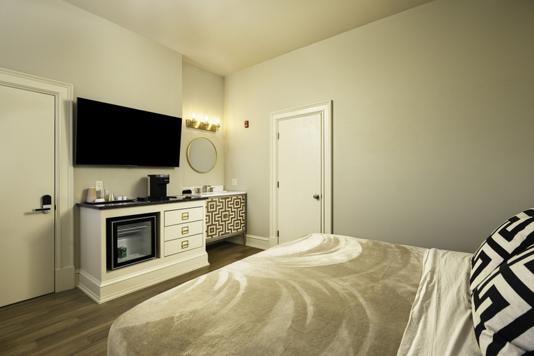 Bedroom 4, The Edward Hotel, Erie