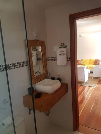 Bathroom 3, Recanto das Acacias, Camanducaia