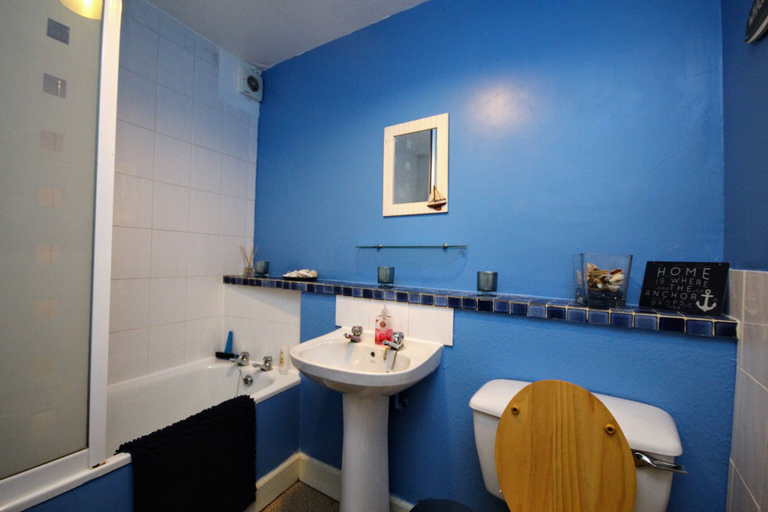 Bathroom 3, Silver Lining - St Patrick Sq Apartment, Edinburgh