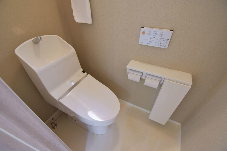 Bathroom 3, Maihama House, Edogawa