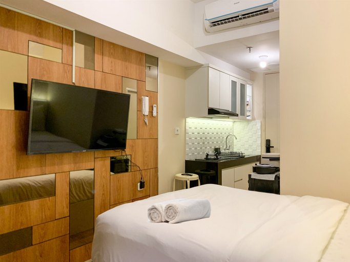 Bedroom 2, Minimalist and Nice Studio at Tokyo Riverside PIK 2 Apartment By Travelio, Tangerang
