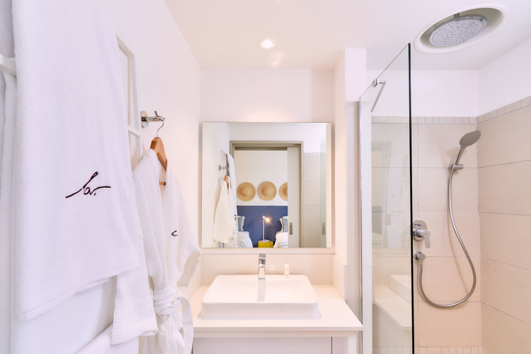 Bathroom 4, Les Estivales Beachfront Suites & Penthouses with LOV