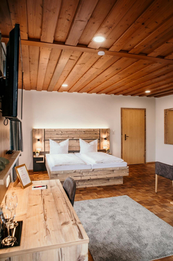 Bedroom 2, Hotel Landgasthof Krone, Heilbronn
