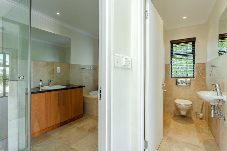 Bathroom, Valley Golf Lodges, Cape Winelands