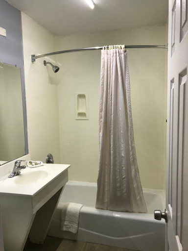 Bathroom 3, Texas Inn Airport McAllen, Hidalgo