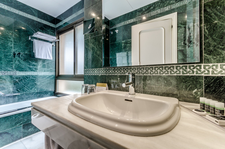 Bathroom 4, Hotel Exe Guadalete, Cádiz