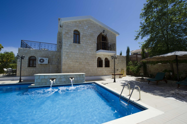 Sport & Beauty 1, Constantinos Villa