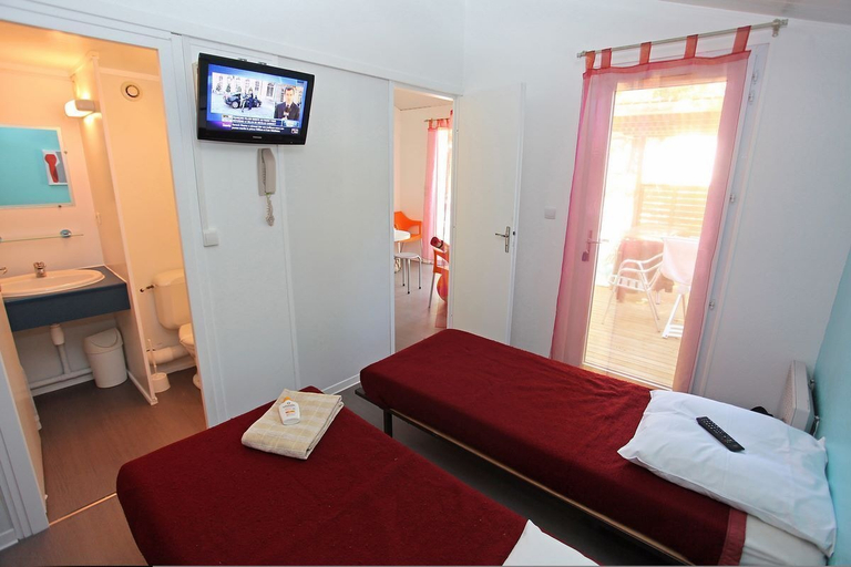 Bedroom 4, Camping Sunissim Le Bois Fleuri, Pyrénées-Orientales