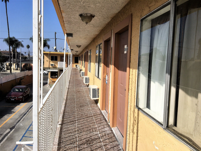 Others 5, 4 Star Motel, Los Angeles