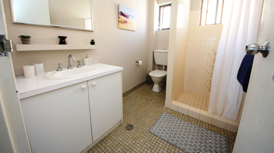 Bathroom, Dunbar Court Unit 5 at South West Rocks, Kempsey