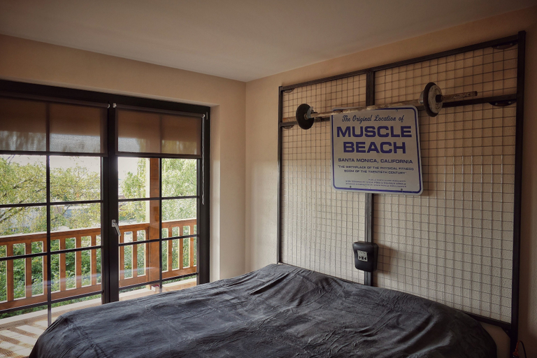 Bedroom 3, Road Stop Neandertal, Mettmann