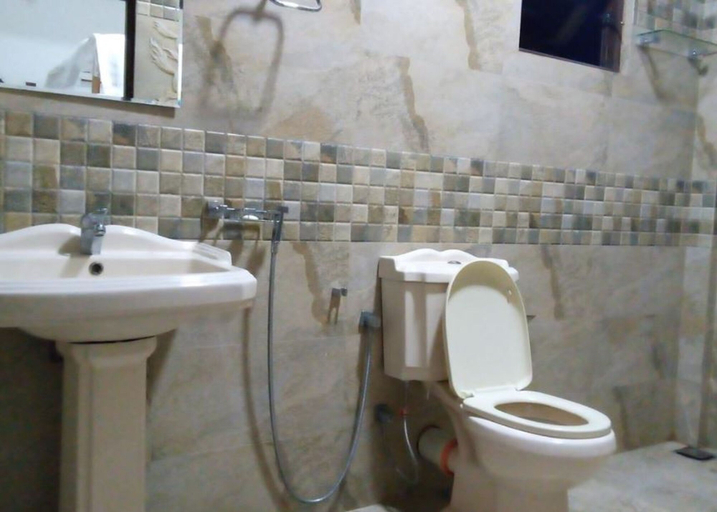 Bathroom 4, sinhagiri hotel and restaurant, Tangalle
