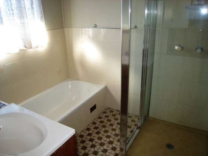 Bathroom, Casa De Tobo at Hat Head, Kempsey