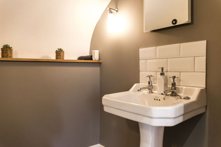 Bathroom 4, Lady Tenby - 2 Bedroom Luxury Apartment, Pembrokeshire