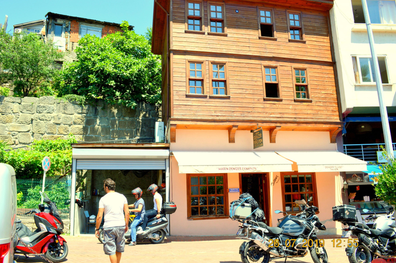 Exterior & Views