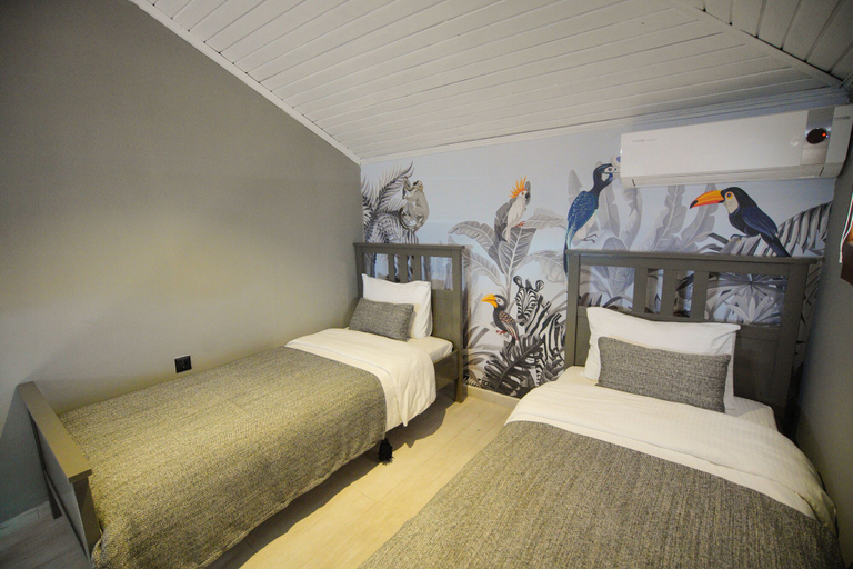 Bedroom 2, Alp Suites Mandalin, Ula