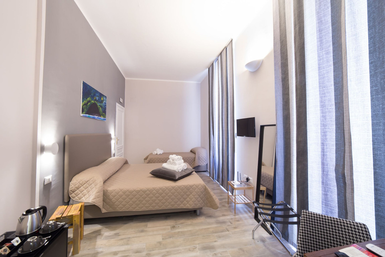 Bedroom 5, P.C. Boutique H. Napoli Centro by ClaPa Group Dislocated Hospitality, Napoli