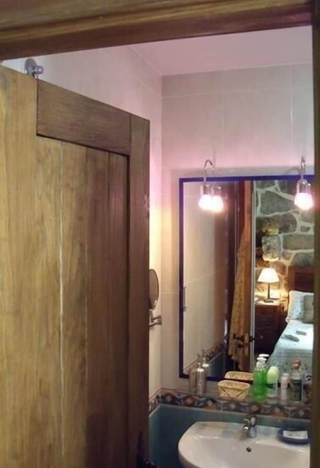 Bathroom 4, Casal de Folgueiras, Pontevedra