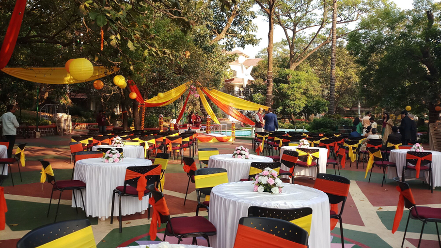 Food & Drinks 5, Usha Ascot, Raigarh