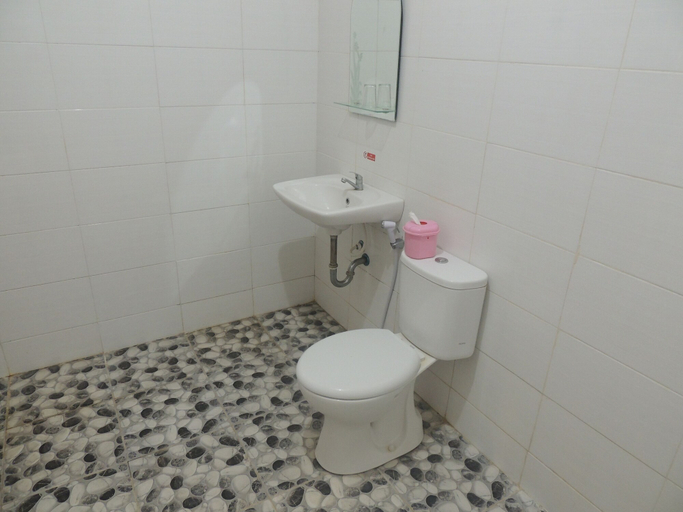 Bathroom 3, Balkondes Karanganyar (Pottery Academy), Magelang