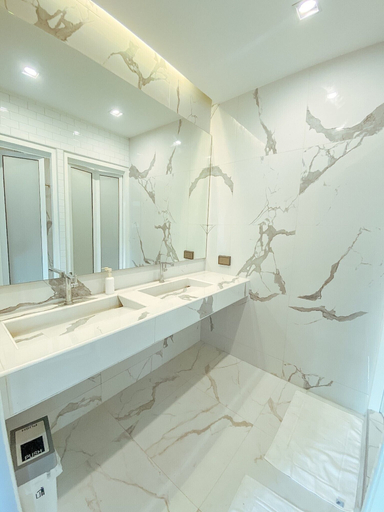 Bathroom 5, YakThai Poshtel, Phra Nakhon