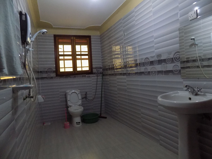 Bathroom 3, Tik Hotel, Bugahya