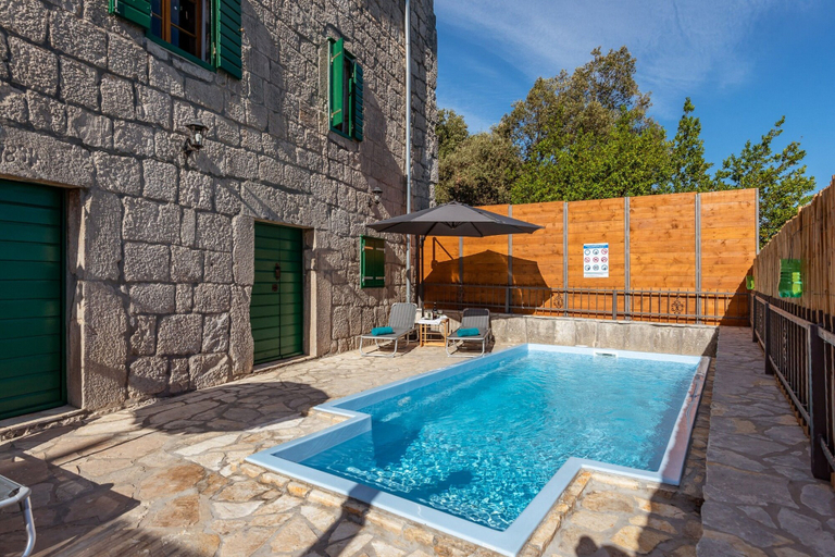 Sport & Beauty 5, Villa Lazini Dvori, Ploče