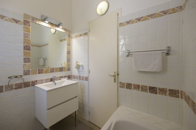 Bathroom 4, Hotel Residence U Paesolu, Corse-du-Sud